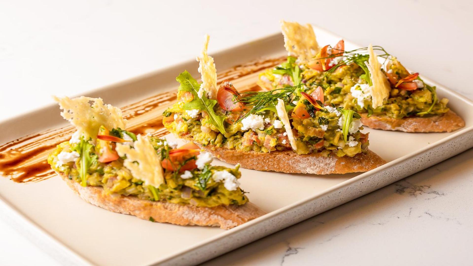 Novotel Mumbai International Airport Esterno foto Avocado toast