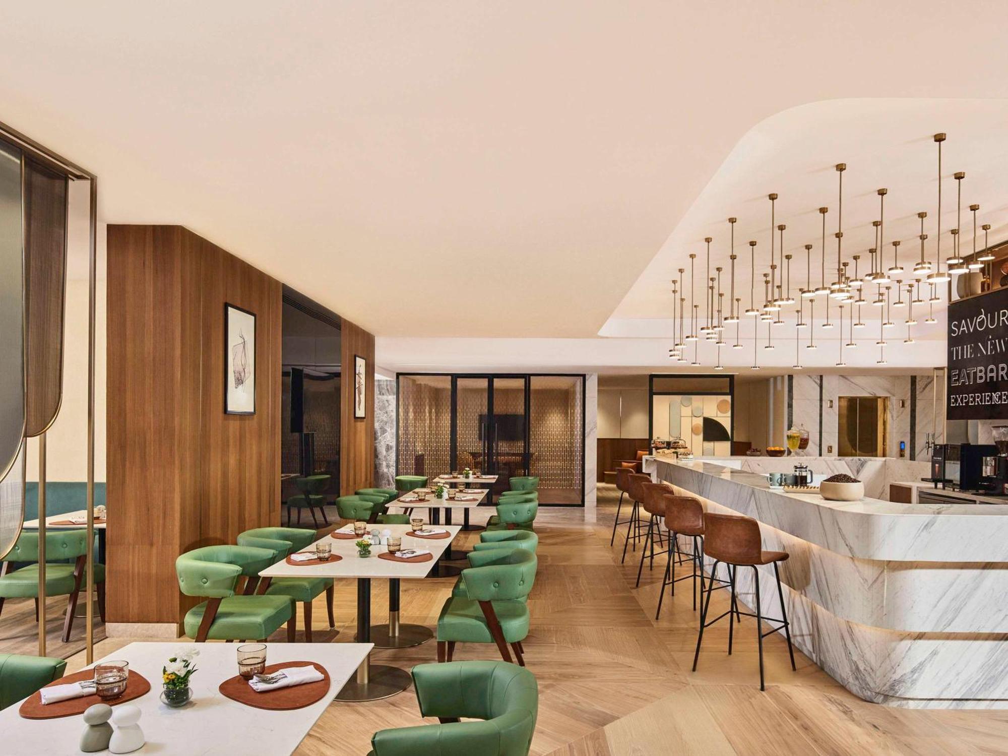 Novotel Mumbai International Airport Esterno foto The Lounge at London Heathrow Airport