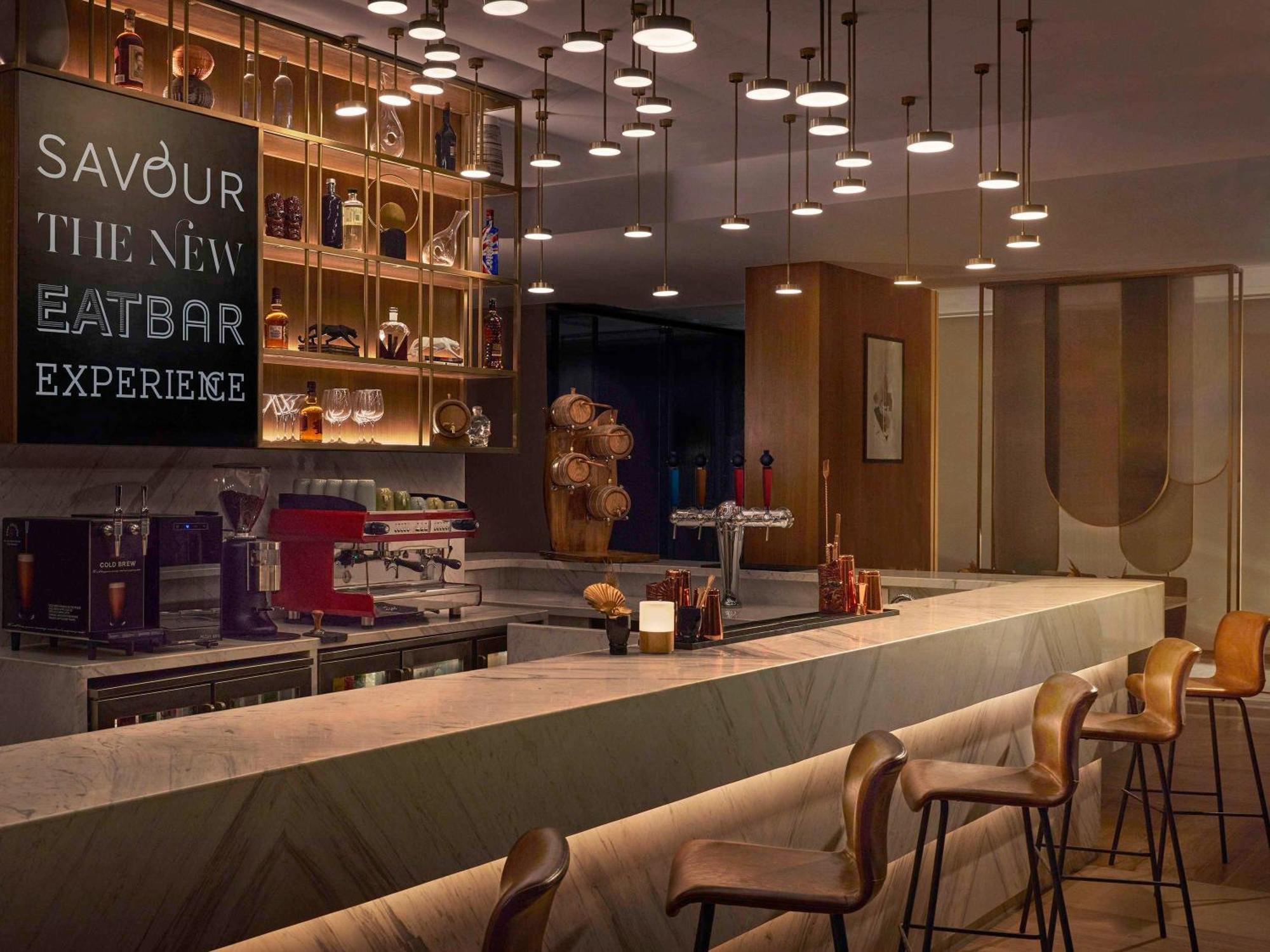 Novotel Mumbai International Airport Esterno foto The New Eat Bar Experience
