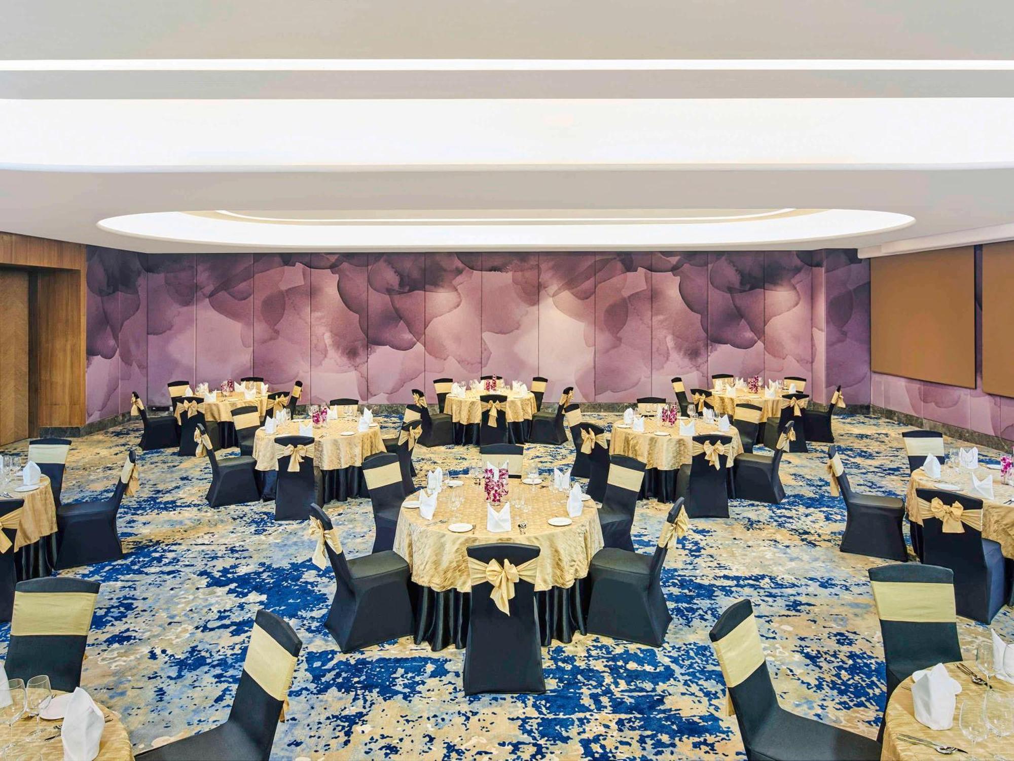 Novotel Mumbai International Airport Esterno foto The ballroom