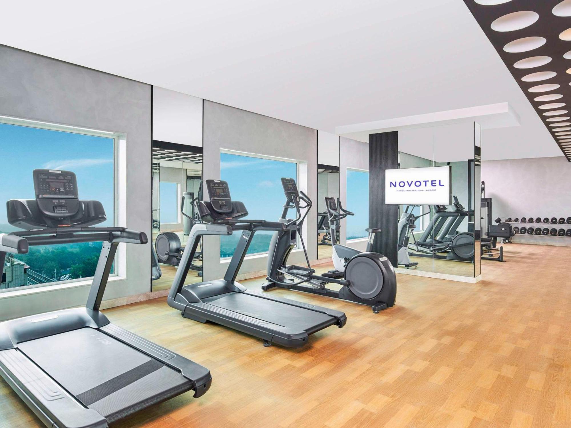 Novotel Mumbai International Airport Esterno foto The gym at Novotel London West