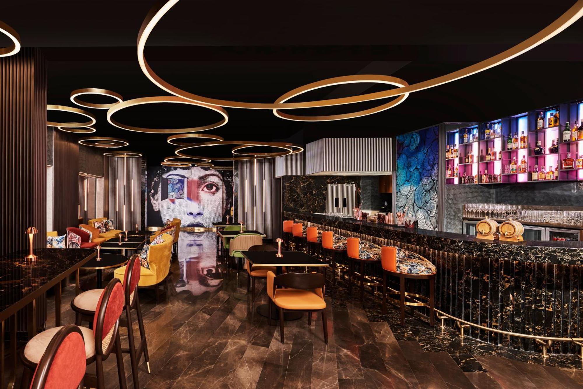 Novotel Mumbai International Airport Esterno foto The interior of the bar