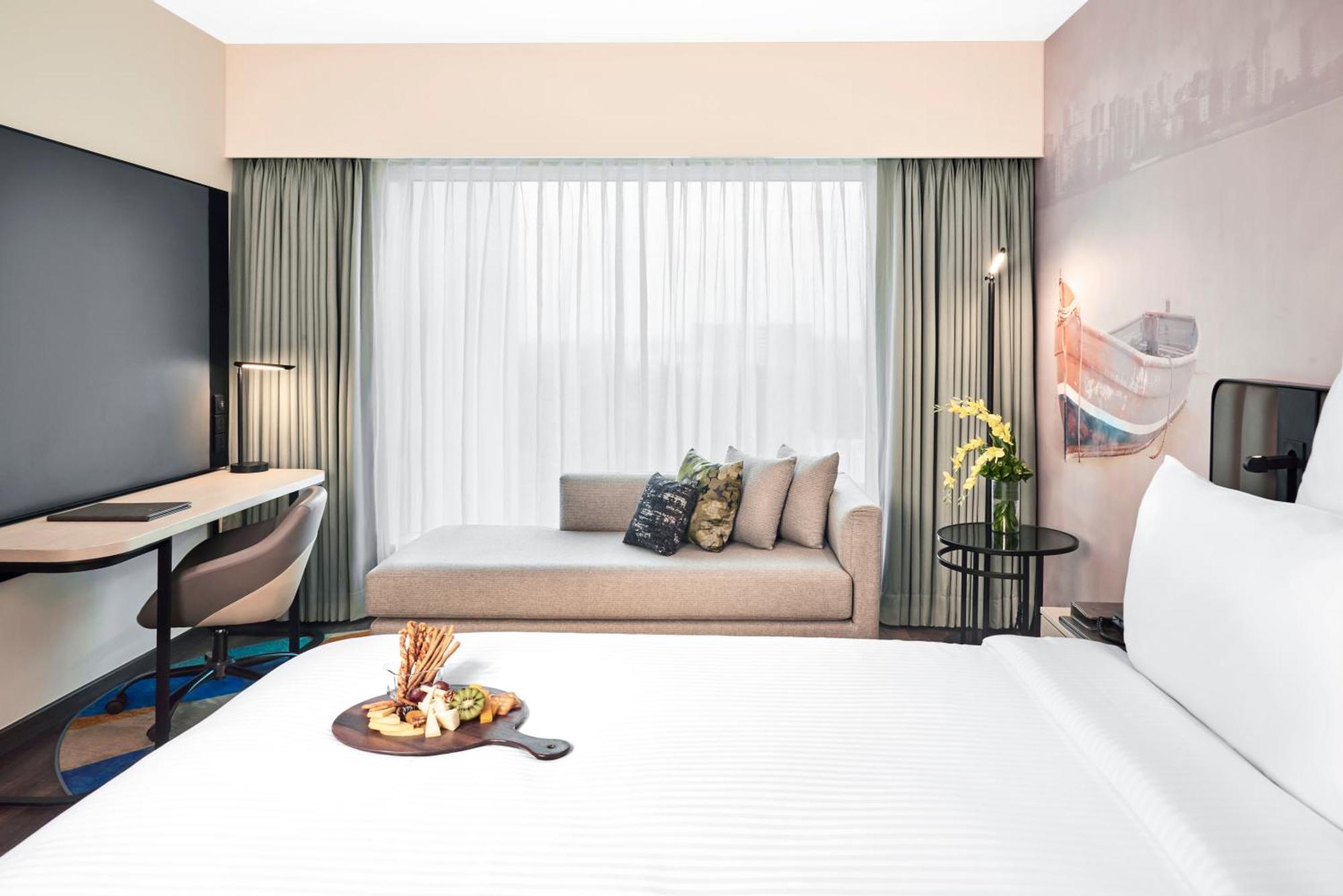 Novotel Mumbai International Airport Esterno foto A room at the hotel