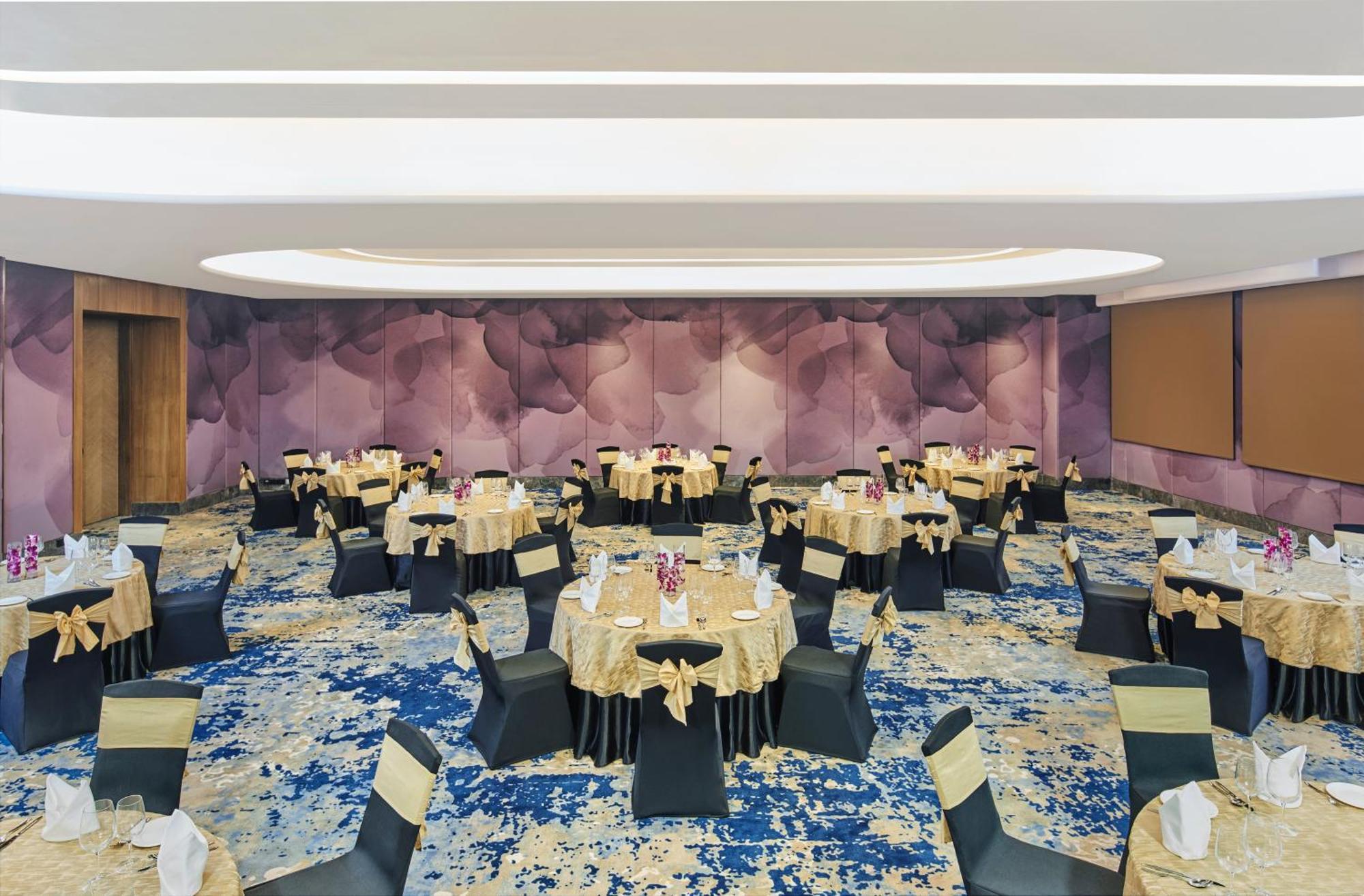 Novotel Mumbai International Airport Esterno foto The ballroom