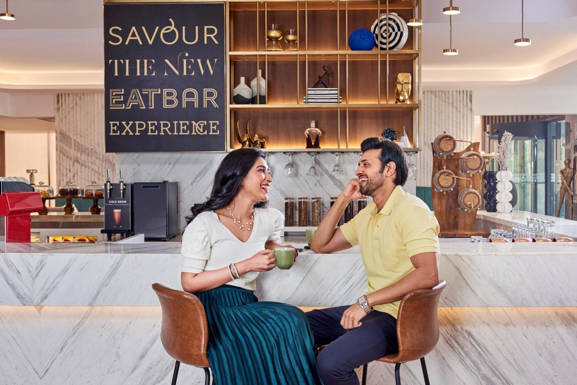 Novotel Mumbai International Airport Esterno foto The New Eat Bar Experience