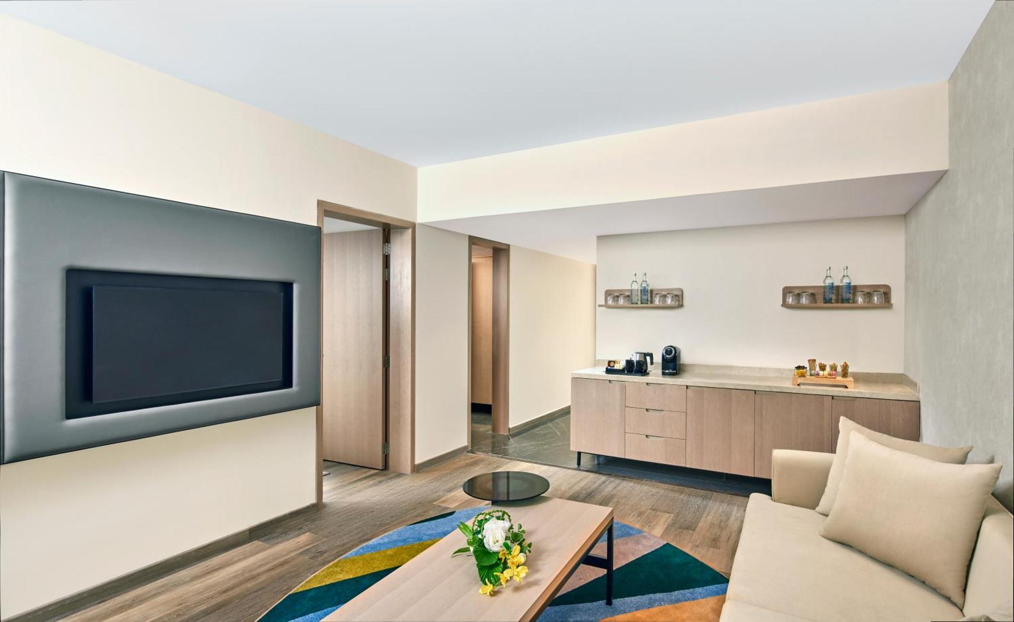 Novotel Mumbai International Airport Esterno foto A suite at the hotel