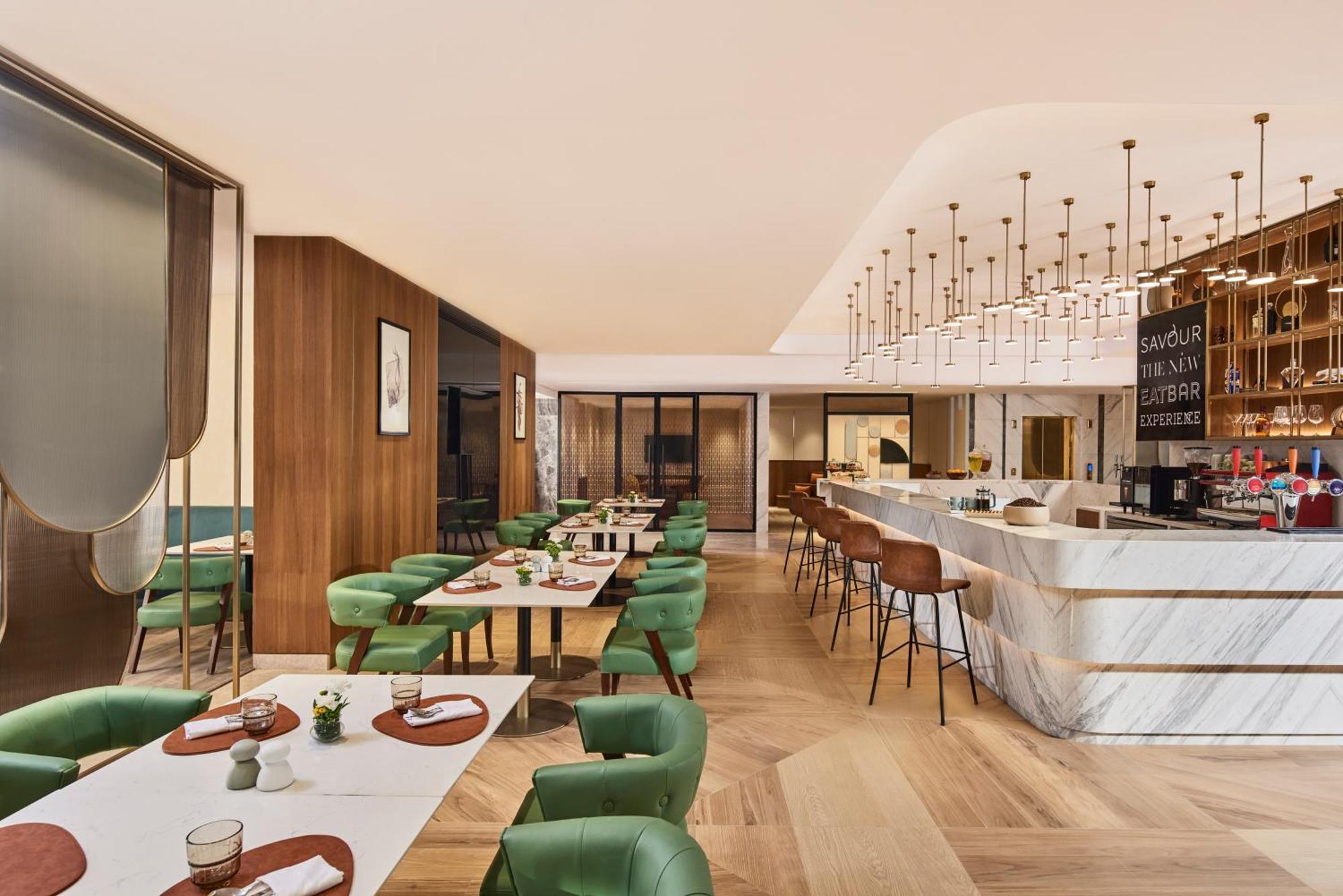 Novotel Mumbai International Airport Esterno foto The Lounge at London Heathrow Airport