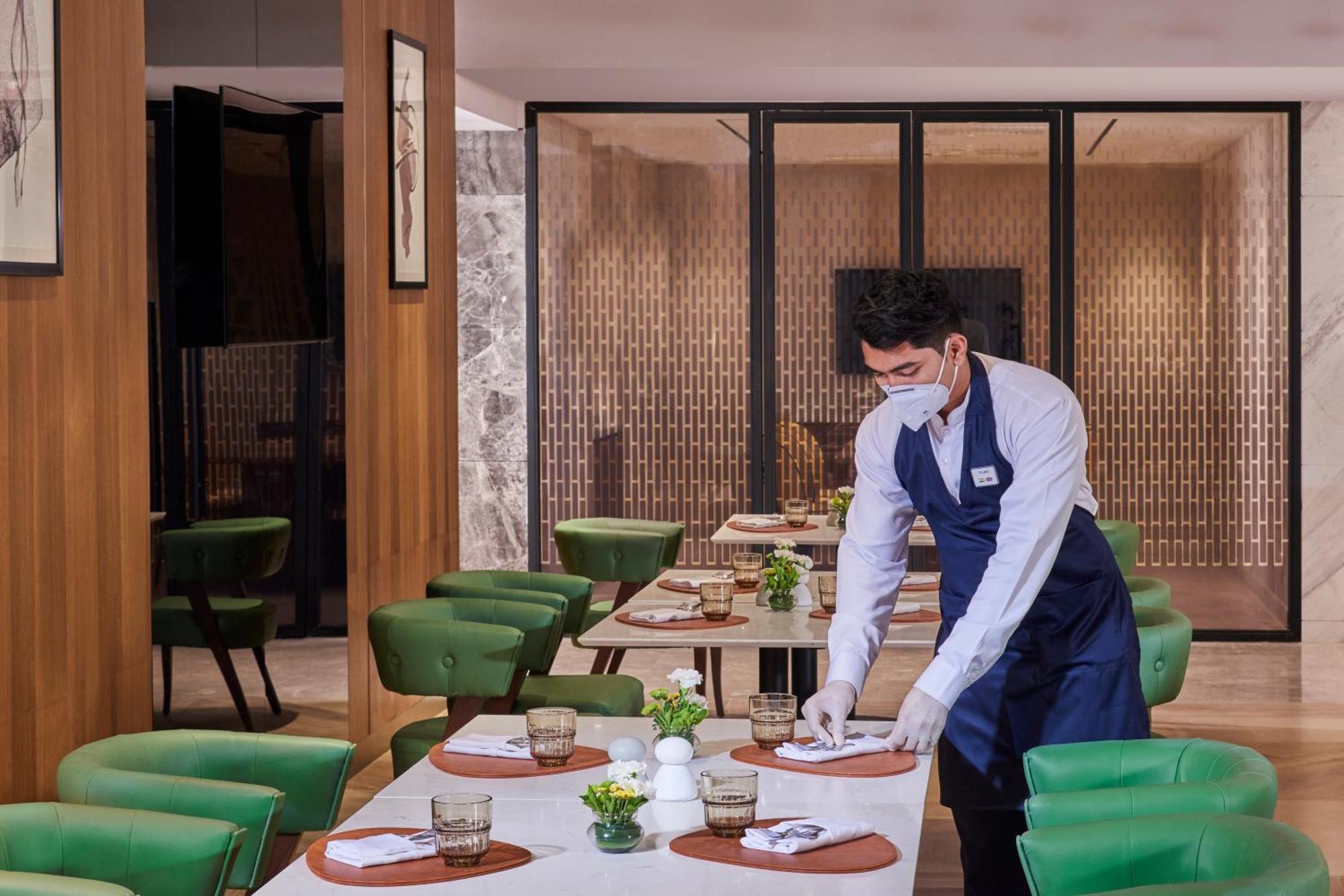 Novotel Mumbai International Airport Esterno foto A restaurant in India